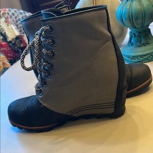 Sorel Black and Gray Lace Up Boots